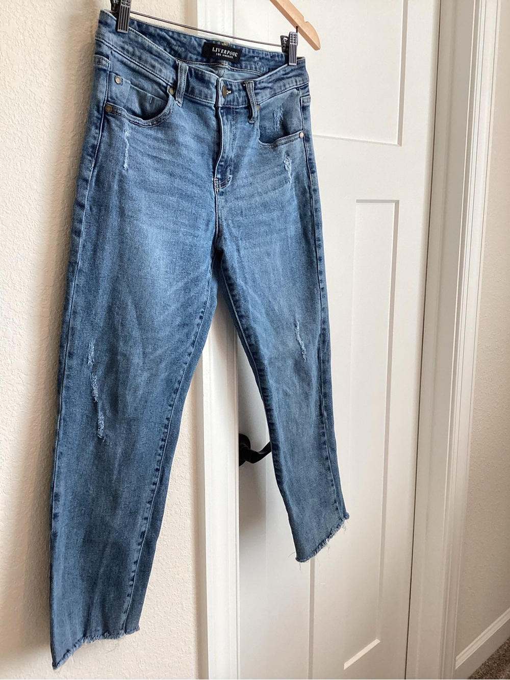 Liverpool Distressed Crop Girlfriend Jean High Rise Size 8 29 Medium Blue Denim - Picture 2 of 12